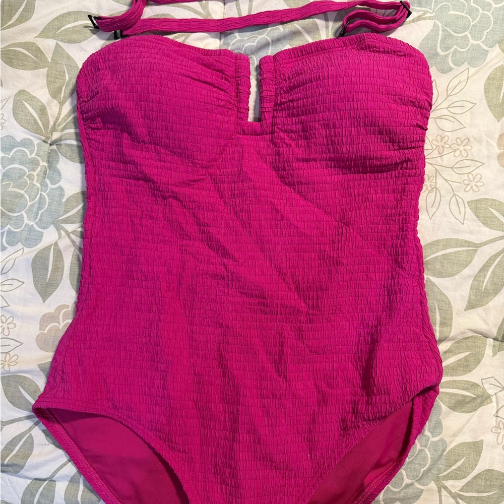 NWOT DKNY sz Med Bright Fuchsia Textured One-Piece Swimsuit with Halter Strap